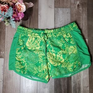 Columbia Women's Omni-Shade Shorts‎ Size Large Green Floral NWOT